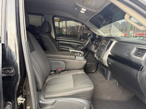 Used 2017 Nissan Titan SV image 19