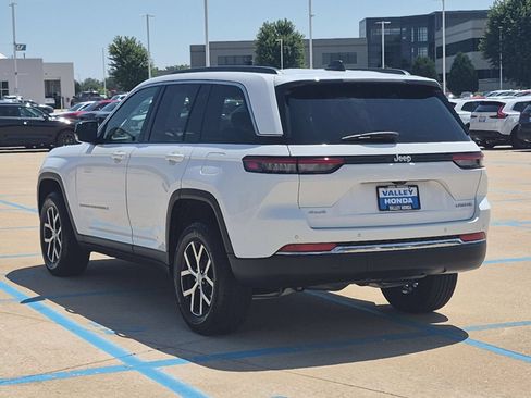 Used 2024 Jeep Grand Cherokee Limited AWD/4WD image 8