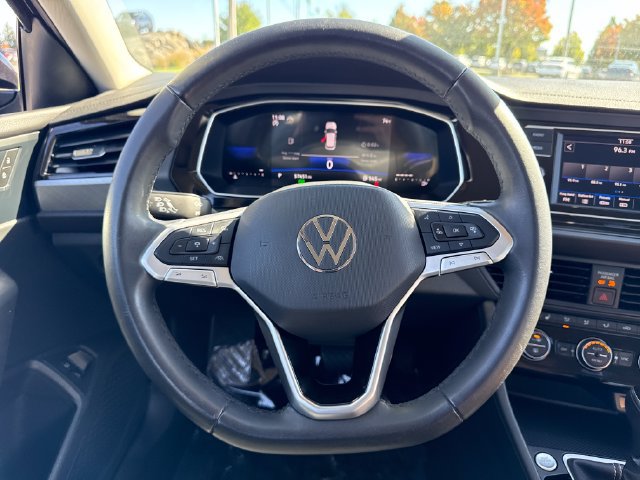 Used 2024 Volkswagen Jetta SE FWD image 21