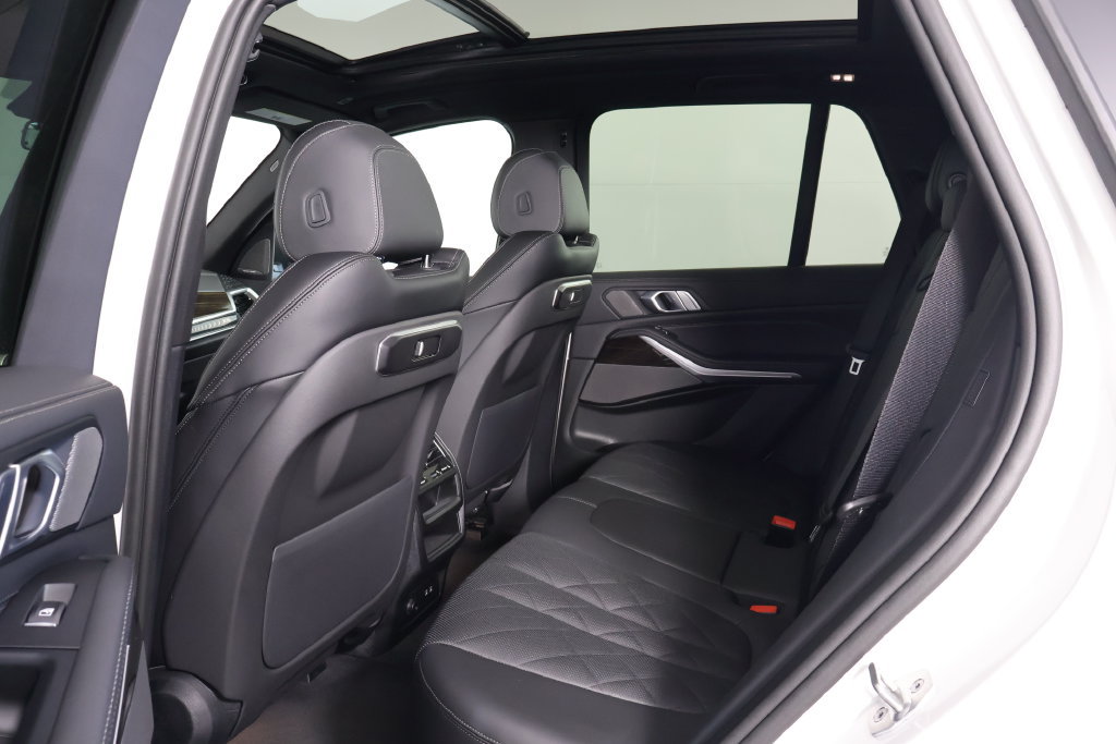 Used 2026 BMW X5 xDrive50e w/ Premium Package AWD/4WD image 9