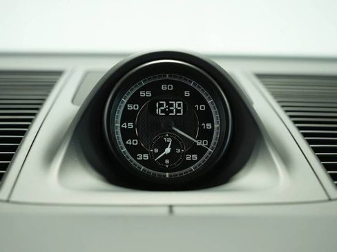 Certified 2025 Porsche Macan image 35