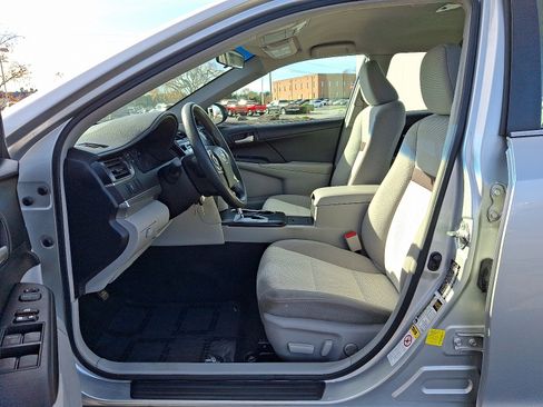 Used 2013 Toyota Camry LE image 13