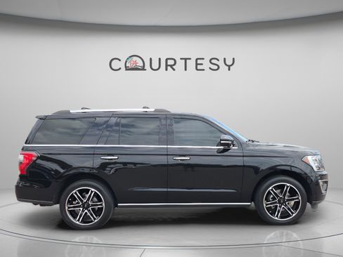 Used 2021 Ford Expedition Limited image 6