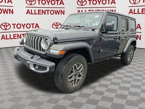 Used 2025 Jeep Wrangler Unlimited Sahara w/ Safety Group AWD/4WD image 3