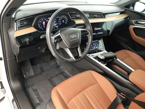 Used 2024 Audi Q8 e-tron Premium Plus w/ Premium Plus Package image 15