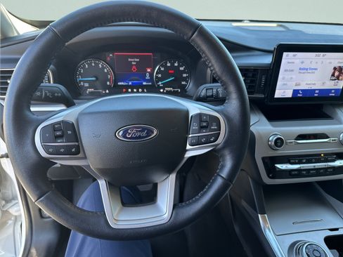 Used 2023 Ford Explorer XLT w/ Equipment Group 202A AWD/4WD image 12