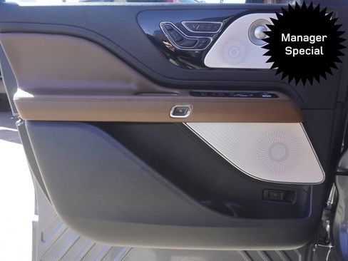 Used 2023 Lincoln Aviator Reserve w/ Equipment Group 201A image 17