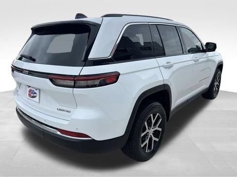 Used 2023 Jeep Grand Cherokee Limited AWD/4WD image 9