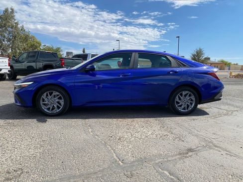 Used 2024 Hyundai Elantra SEL FWD image 3