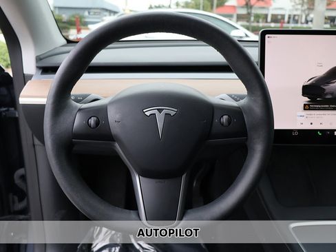 Used 2023 Tesla Model Y Long Range image 3