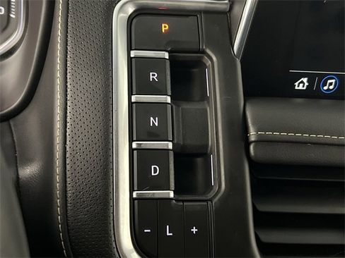 Used 2021 GMC Yukon SLT w/ SLT Premium Package image 21