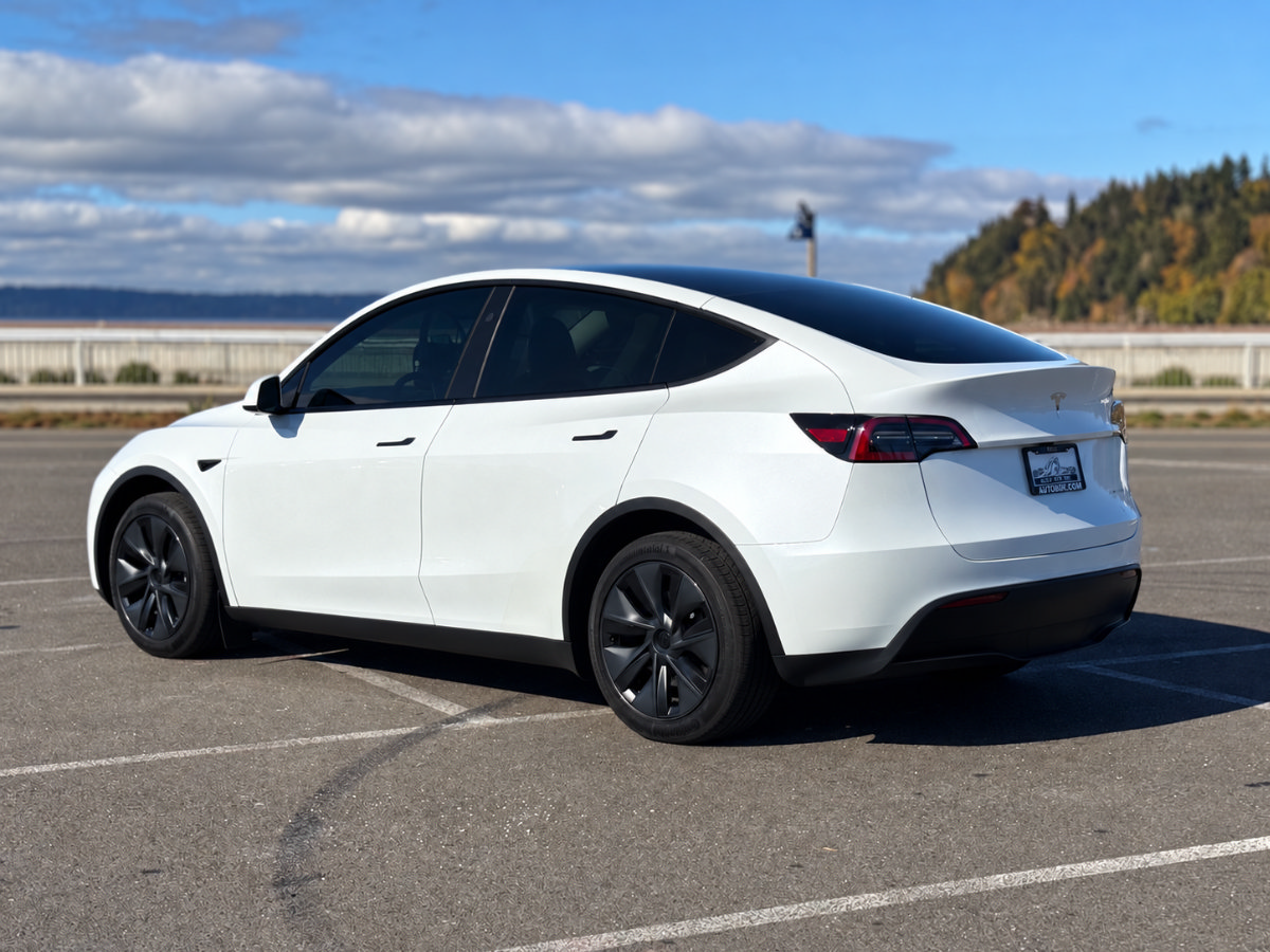 Used 2022 Tesla Model Y Long Range AWD/4WD image 6