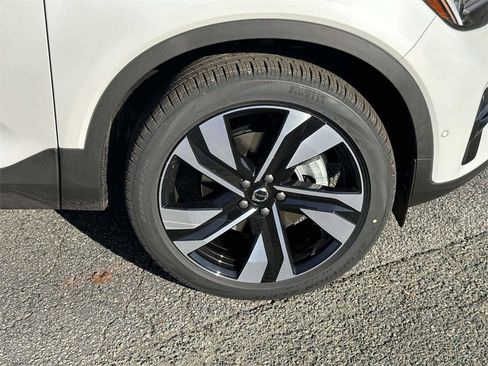 New 2026 Volvo XC40 B5 Ultra w/ Protection Package Premier image 24