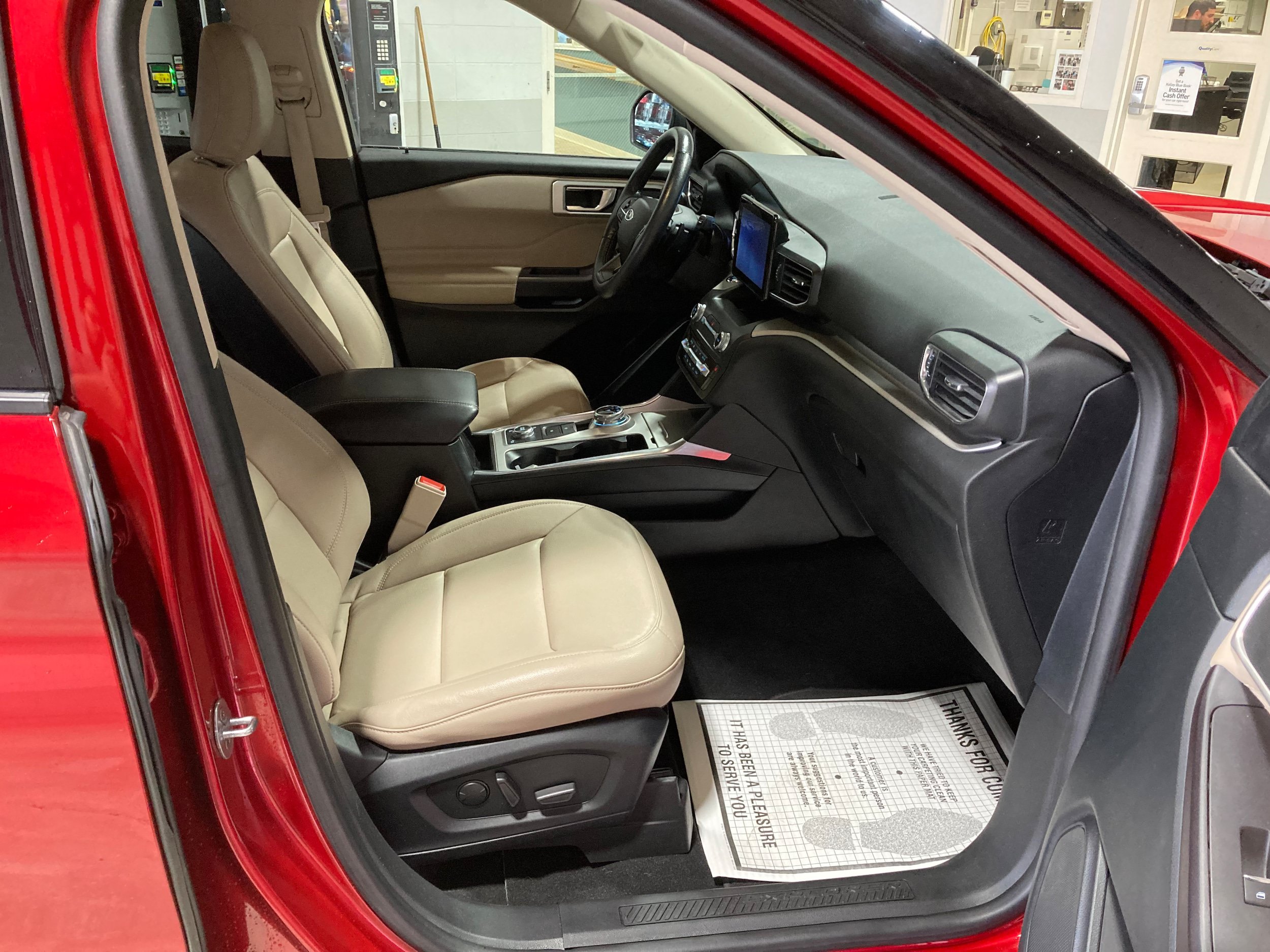 Used 2020 Ford Explorer XLT w/ Equipment Group 202A AWD/4WD image 4