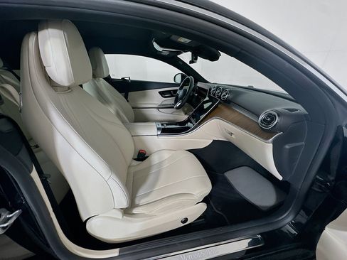 Used 2025 Mercedes-Benz CLE 300 4MATIC Coupe image 32