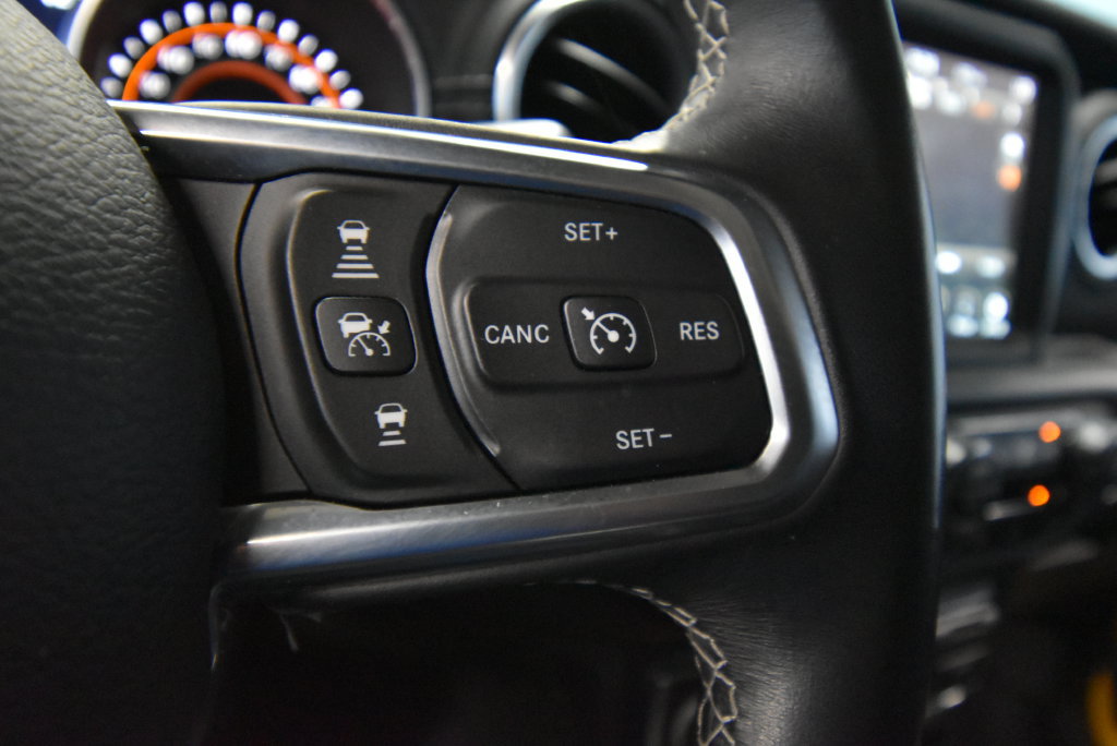 Used 2020 Jeep Wrangler Unlimited Sahara AWD/4WD image 11