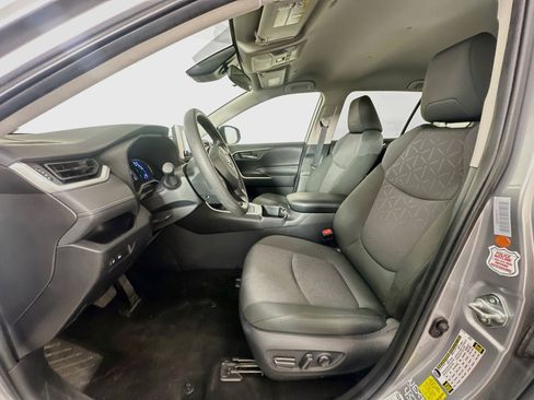 Used 2025 Toyota RAV4 XLE AWD/4WD image 13
