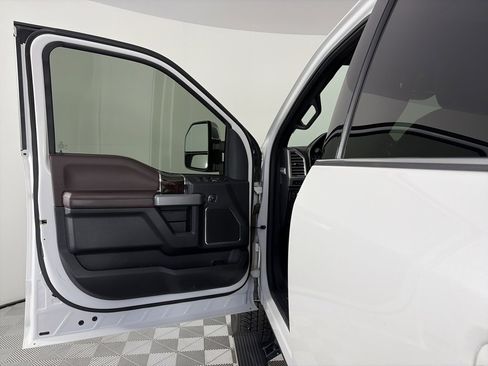 Used 2017 Ford F350 Platinum w/ Platinum Ultimate Package image 10