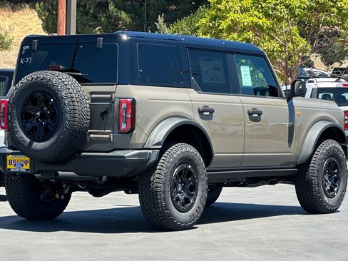New 2026 Ford Bronco Badlands AWD/4WD image 4