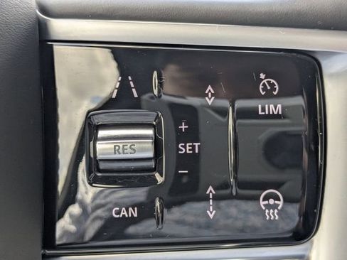Certified 2025 Land Rover Range Rover SE AWD/4WD image 23