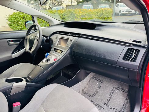 Used 2013 Toyota Prius Three image 21