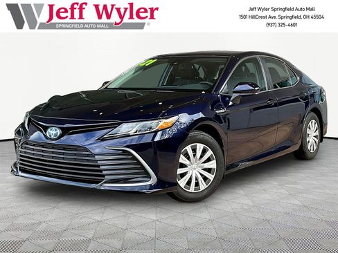 Used 2021 Toyota Camry LE FWD image 1