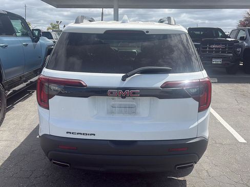 Used 2023 GMC Acadia SLE w/ Elevation Edition FWD image 7