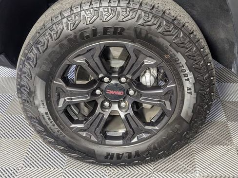 Used 2025 GMC Canyon Elevation w/ Convenience Package AWD/4WD image 8