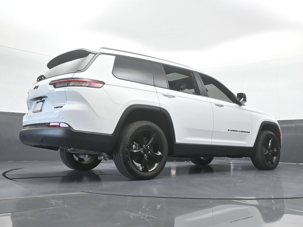 Used 2025 Jeep Grand Cherokee L Limited w/ Black Appearance Package AWD/4WD image 70
