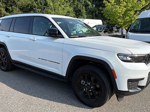 Used 2025 Jeep Grand Cherokee L Altitude AWD/4WD image 5