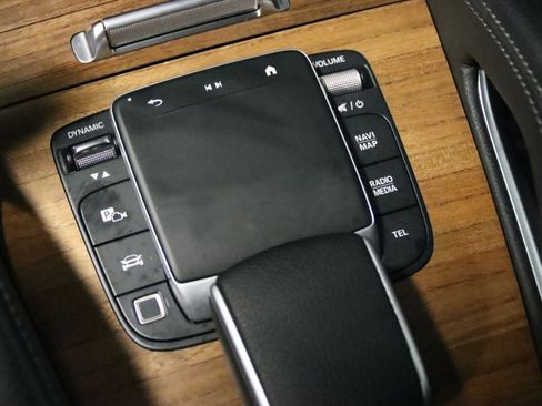 Used 2025 Mercedes-Benz GLE 350 4MATIC w/ Winter Package image 21