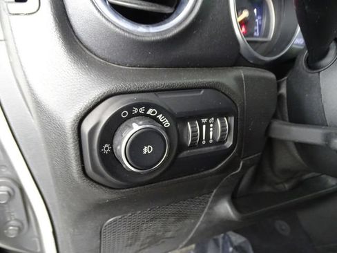 Used 2018 Jeep Wrangler Unlimited Sahara w/ Safety Group AWD/4WD image 16