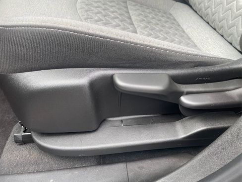 Used 2022 Chevrolet Equinox LS image 16