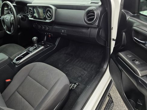 Used 2019 Toyota Tacoma TRD Sport RWD image 8