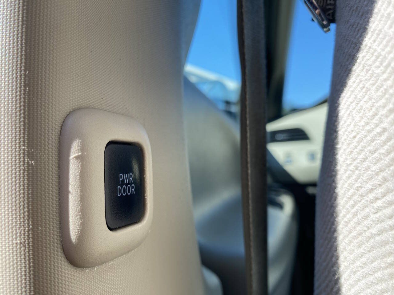 Used 2014 Toyota Sienna LE FWD image 16