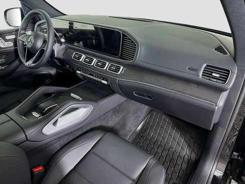 New 2026 Mercedes-Benz GLS 450 4MATIC image 32