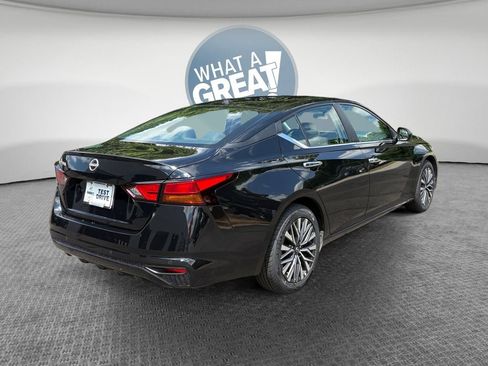 Used 2025 Nissan Altima 2.5 SV FWD image 3