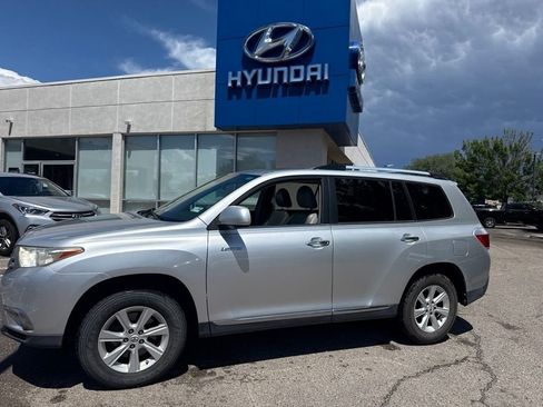 Used 2011 Toyota Highlander Limited w/ Tow Pkg FWD image 1