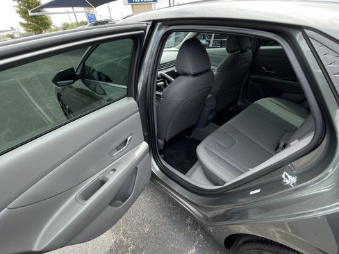 Used 2025 Hyundai Elantra SEL w/ Cargo Package FWD image 13