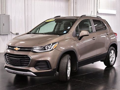 Used 2021 Chevrolet Trax LT w/ Driver Confidence Package image 3
