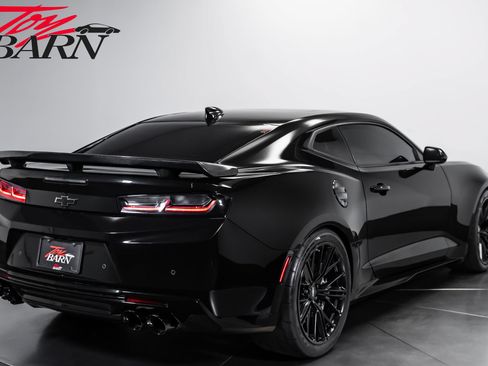 Used 2018 Chevrolet Camaro ZL1 RWD image 5