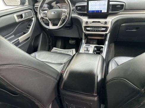 Used 2022 Ford Explorer XLT w/ Equipment Group 202A image 41