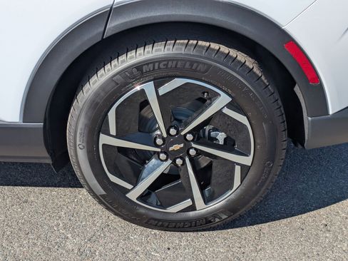 Used 2026 Chevrolet Equinox EV LT image 9