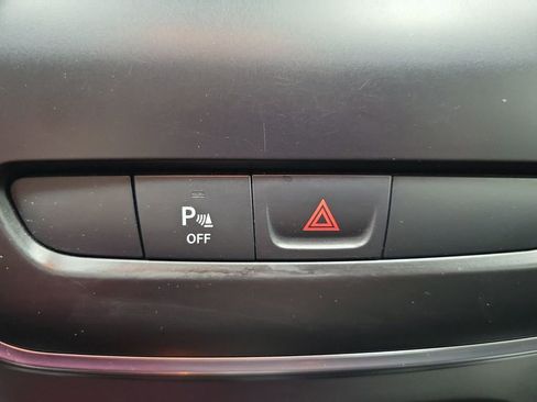 Used 2020 Jeep Cherokee Latitude Plus w/ Cold Weather Group AWD/4WD image 40