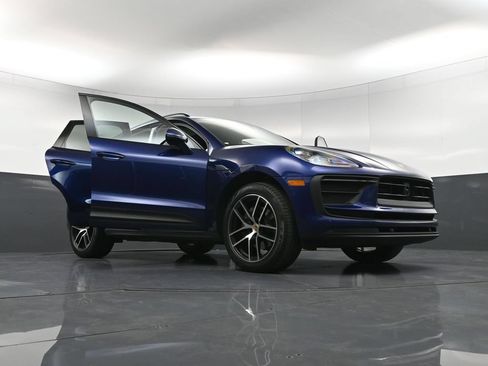 Certified 2022 Porsche Macan AWD/4WD image 36