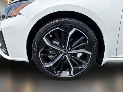 Used 2024 Nissan Altima 2.5 SR FWD image 10