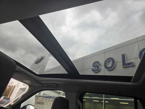 New 2025 Ford Expedition Active image 14