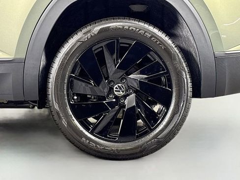 New 2026 Volkswagen Atlas Cross Sport SE image 32