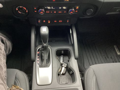 Used 2022 Nissan Frontier SV image 18