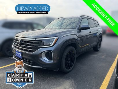 Used 2024 Volkswagen Atlas SE w/ Black Wheel Package